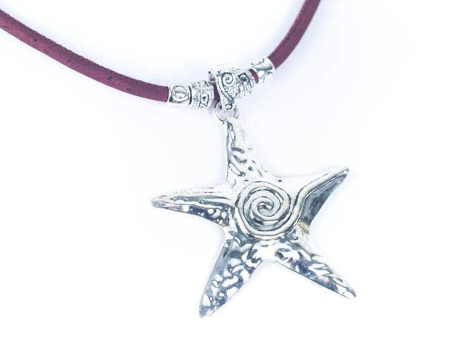 Beachy Vibes: Starfish Pendant Necklace for a Touch of Summer