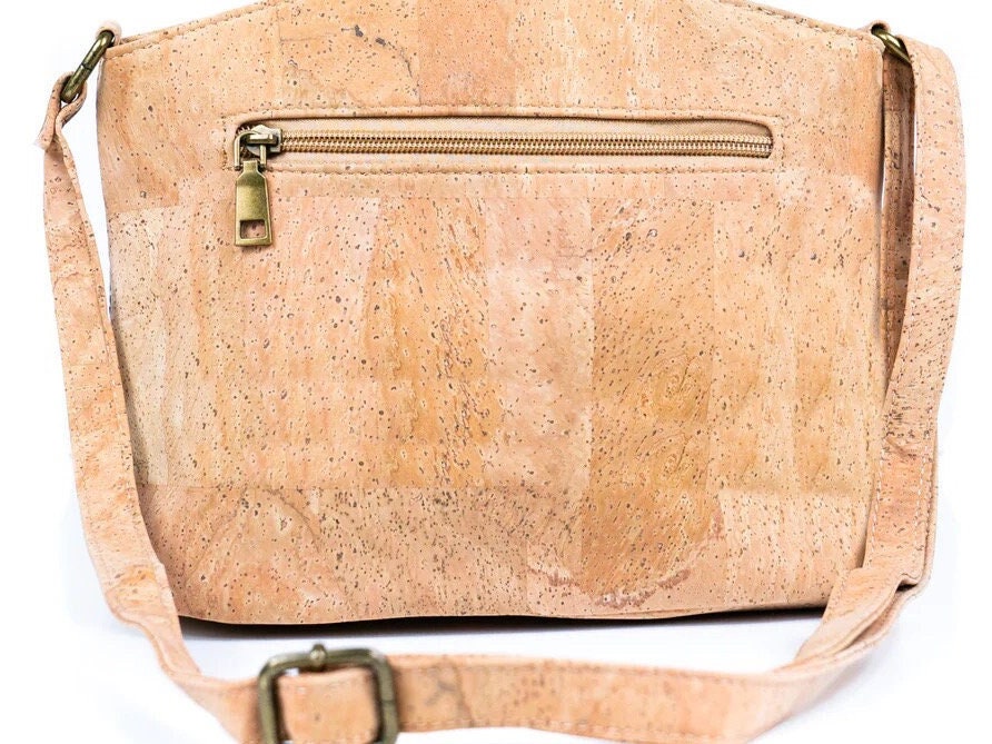 Sustainable Style - Vegan Leather Crossbody Bag for Chic and Conscious Fashionistas