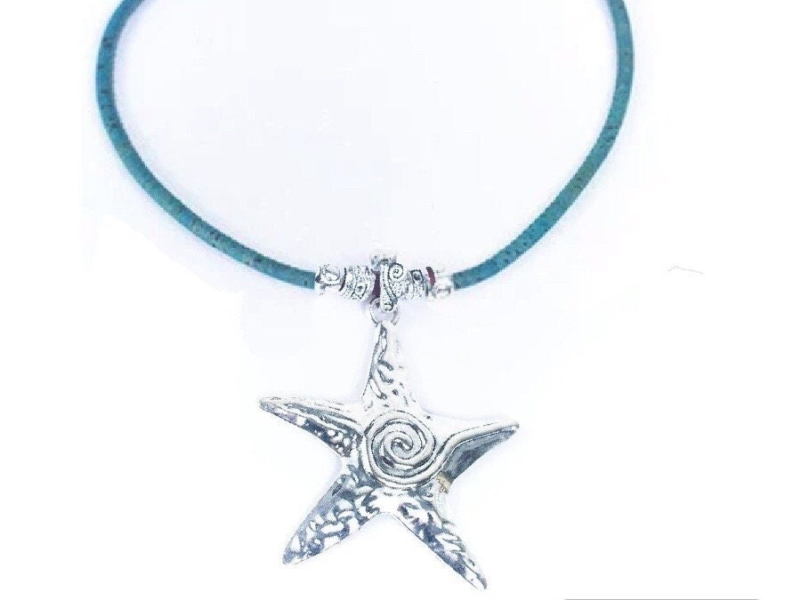 Beachy Vibes: Starfish Pendant Necklace for a Touch of Summer