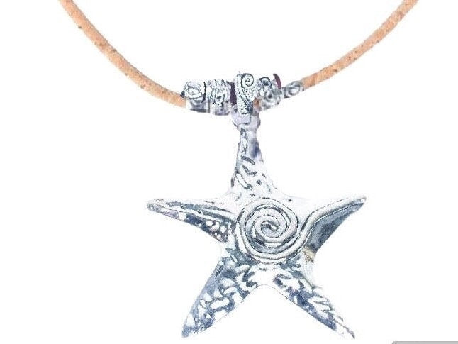 Beachy Vibes: Starfish Pendant Necklace for a Touch of Summer